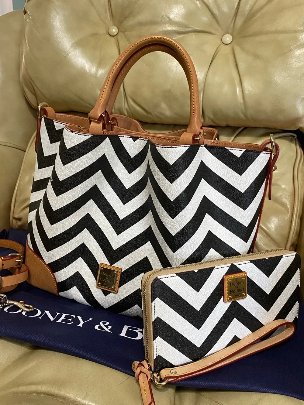 SALE! Dooney & Bourke Large Brenna Satchel & Zip Wallet Set Black/White - Picture 2 of 16